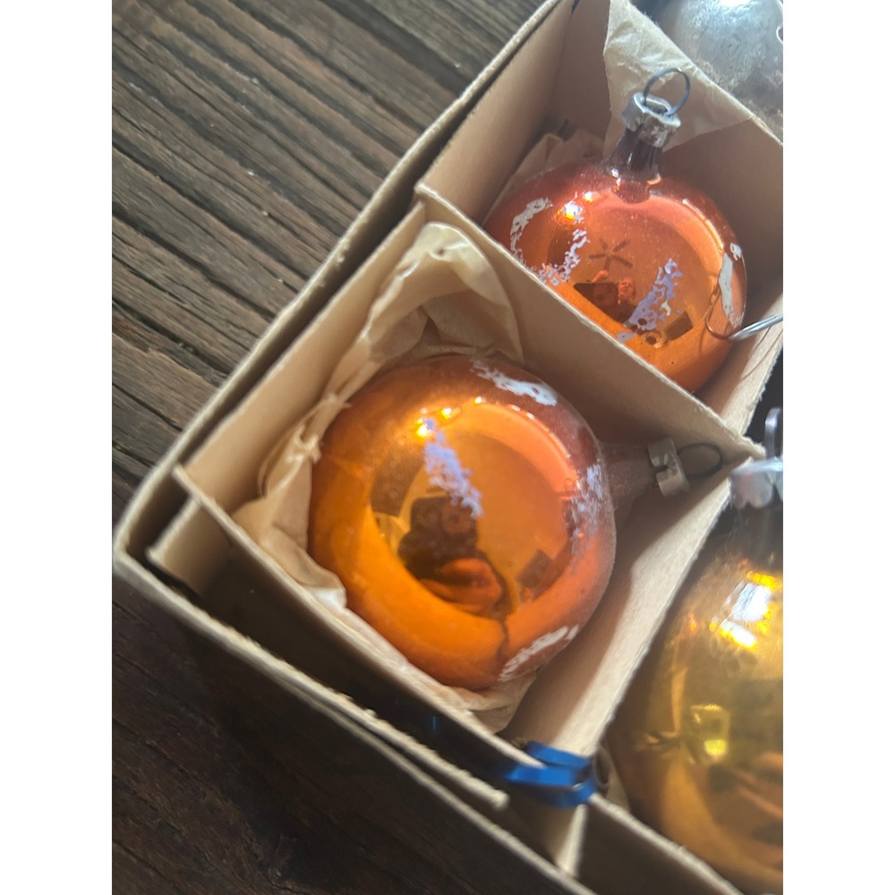 Vintage Glass Christmas Ornaments Set 12 Reflector Indent Hand Painted MCM Balls - Picture 4 of 6